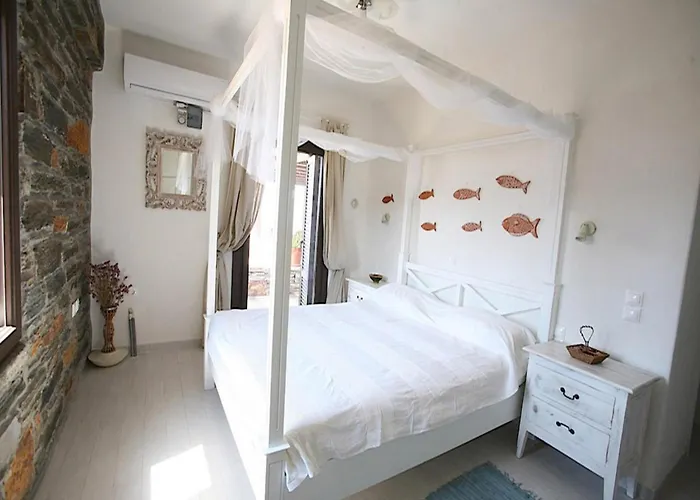 Your Seaside Luxury Retreat In Greece With Private *